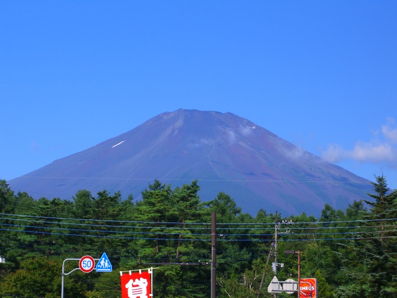 下山後に仮眠　帰路に富士山を振り返る